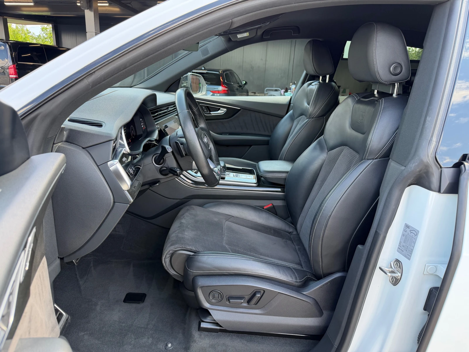 Audi Q8 S-line * SoftClose* B&O* DIS* CAM360* HUD* KeyLes*, снимка 8 - Автомобили и джипове - 55423774