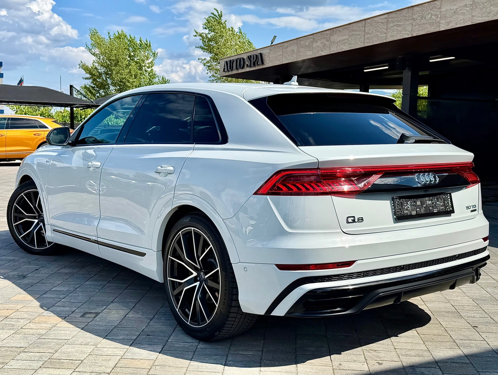 Audi Q8 S-line * SoftClose* B&O* DIS* CAM360* HUD* KeyLes*, снимка 4 - Автомобили и джипове - 55423774