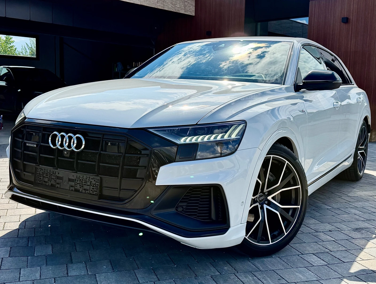 Audi Q8 S-line * SoftClose* B&O* DIS* CAM360* HUD* KeyLes*