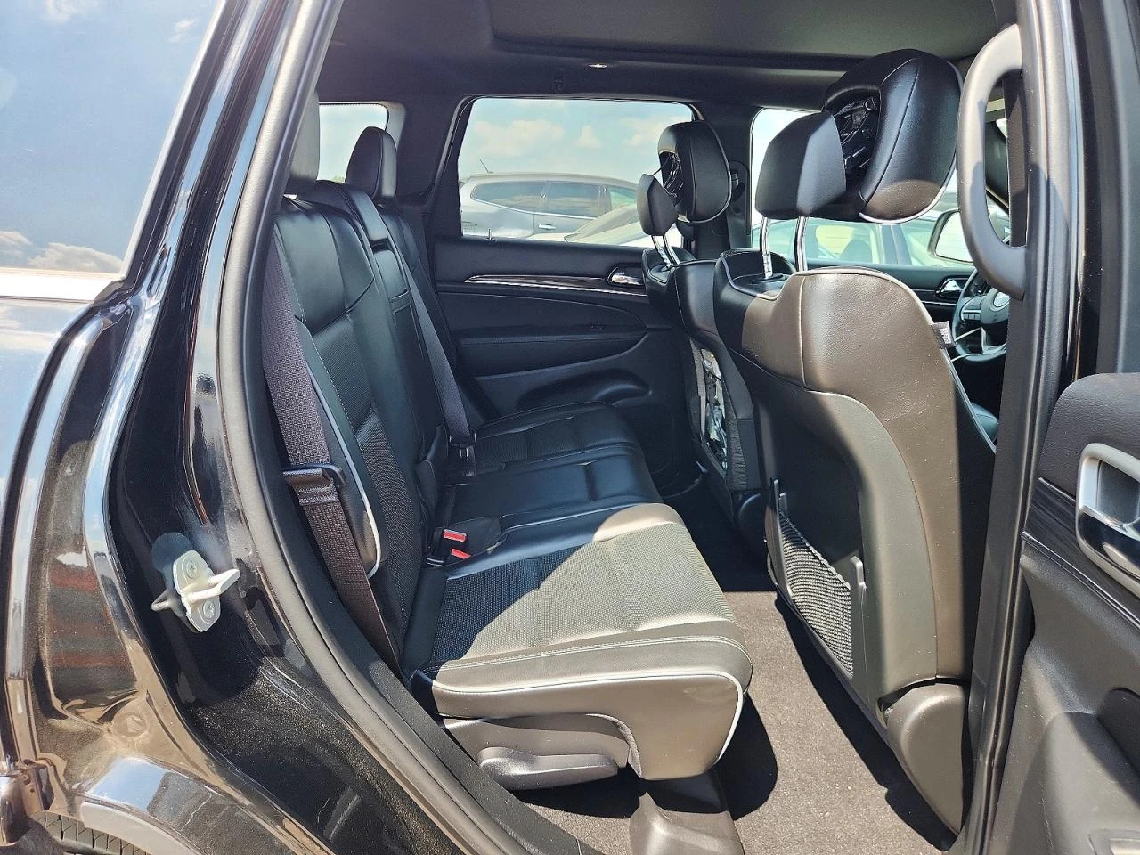 Jeep Grand cherokee OVERLAND* 5.7HEMI* 8ZF* PANO* , снимка 9 - Автомобили и джипове - 55837576