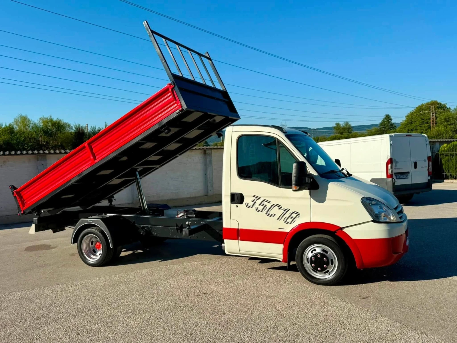 Iveco 35c18 180кс* тристранен самосвал