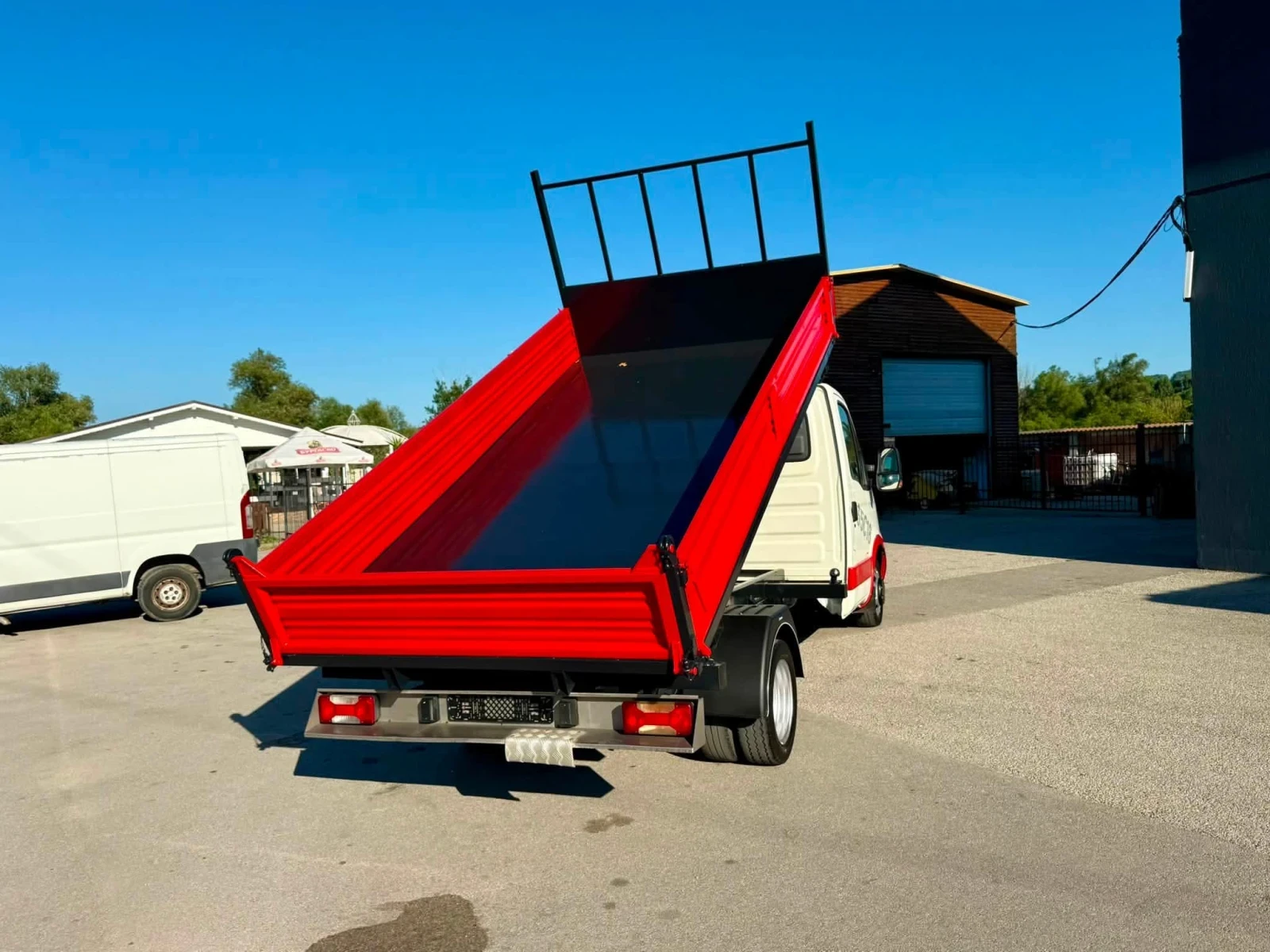 Iveco 35c18 180кс* тристранен самосвал, снимка 4 - Бусове и автобуси - 55480495