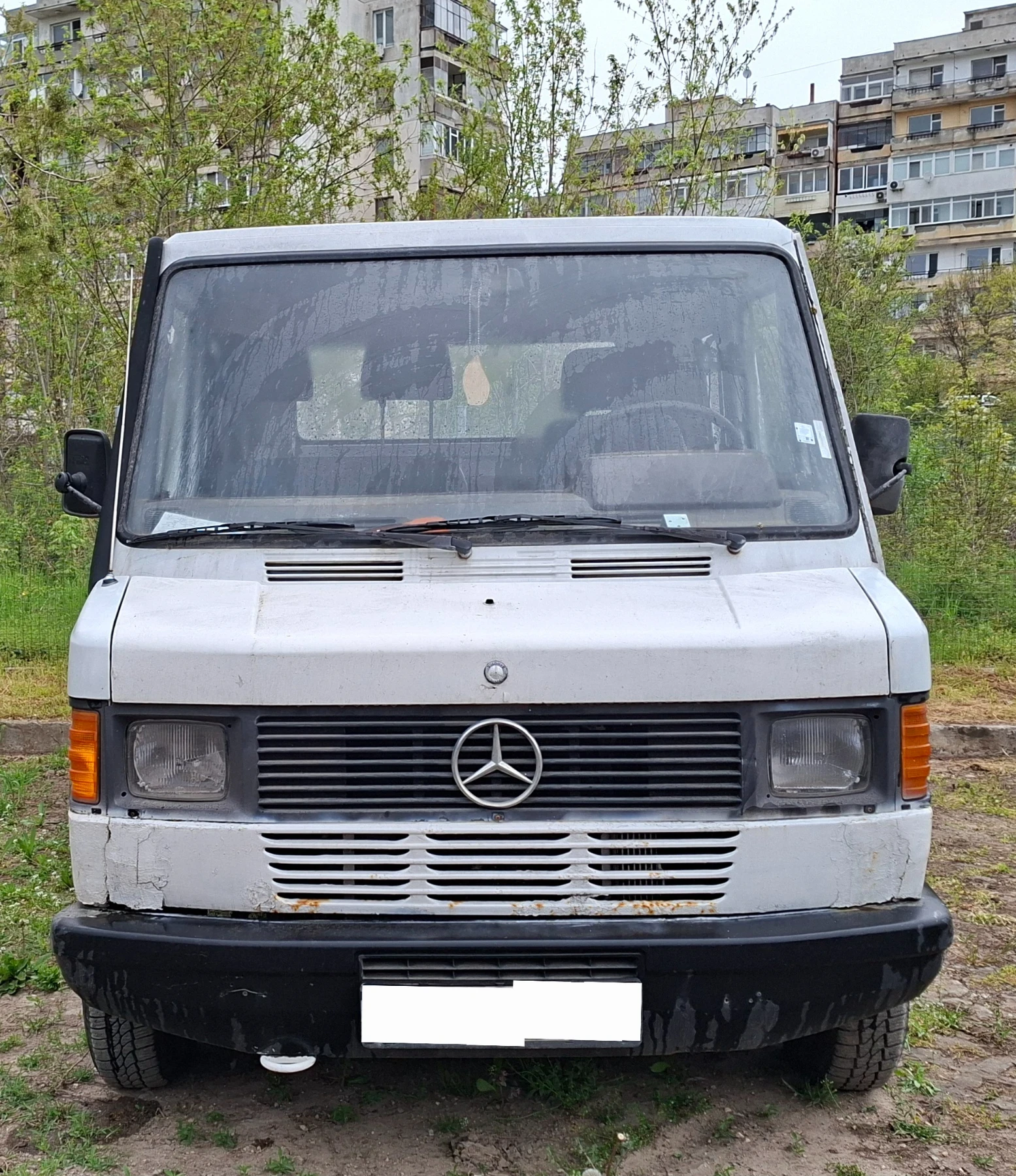 Mercedes-Benz 210 D, снимка 2 - Камиони - 54276803