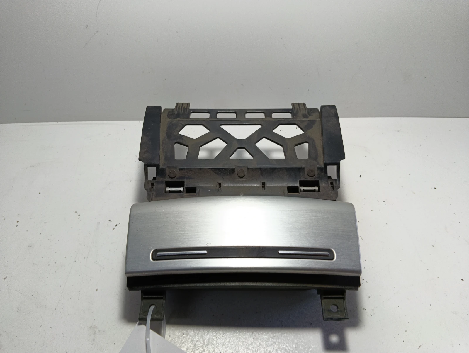 пепелник преден 8P0857951 двоен дин Audi A3