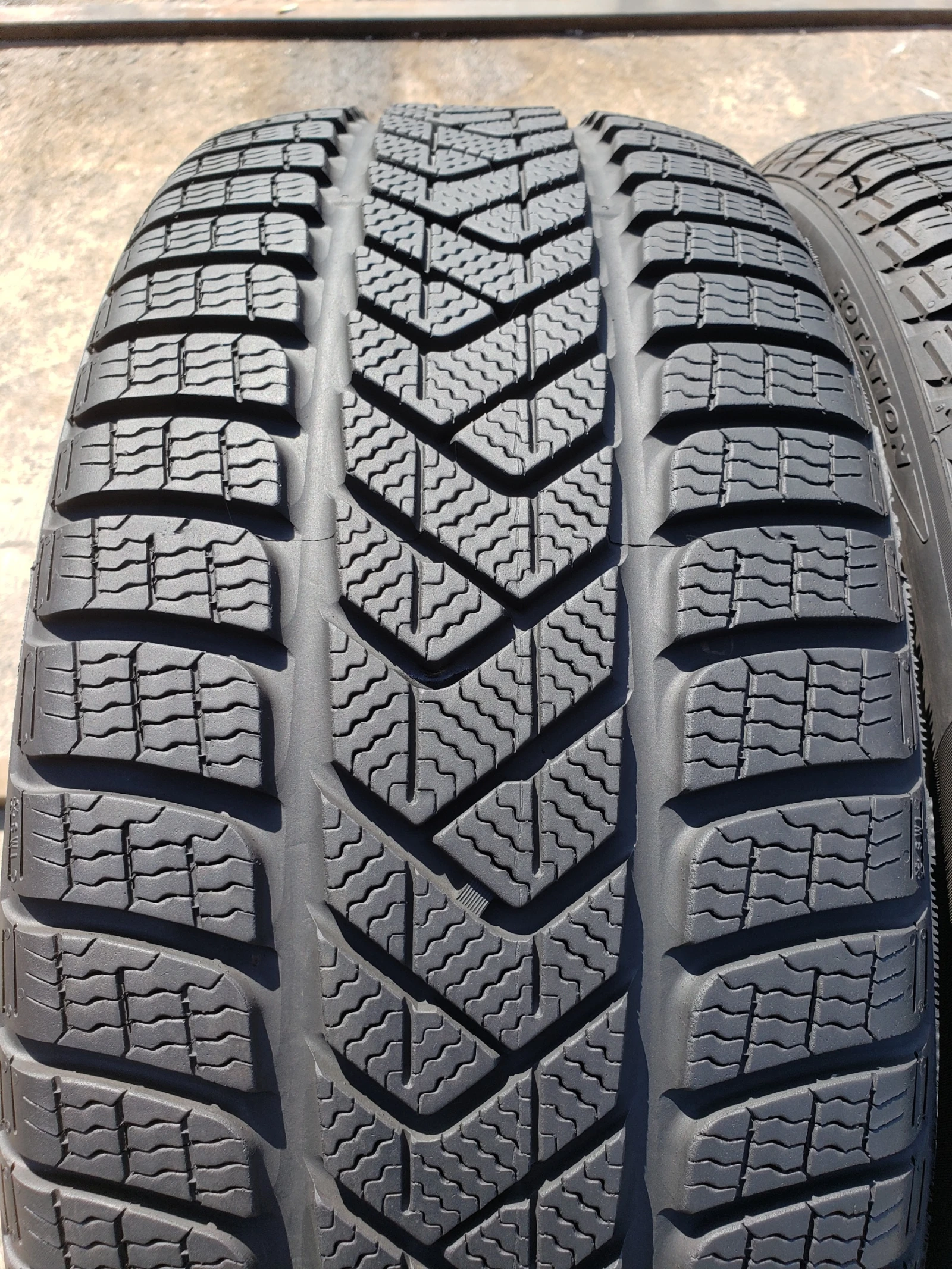 Гуми Зимни 285/35R20
