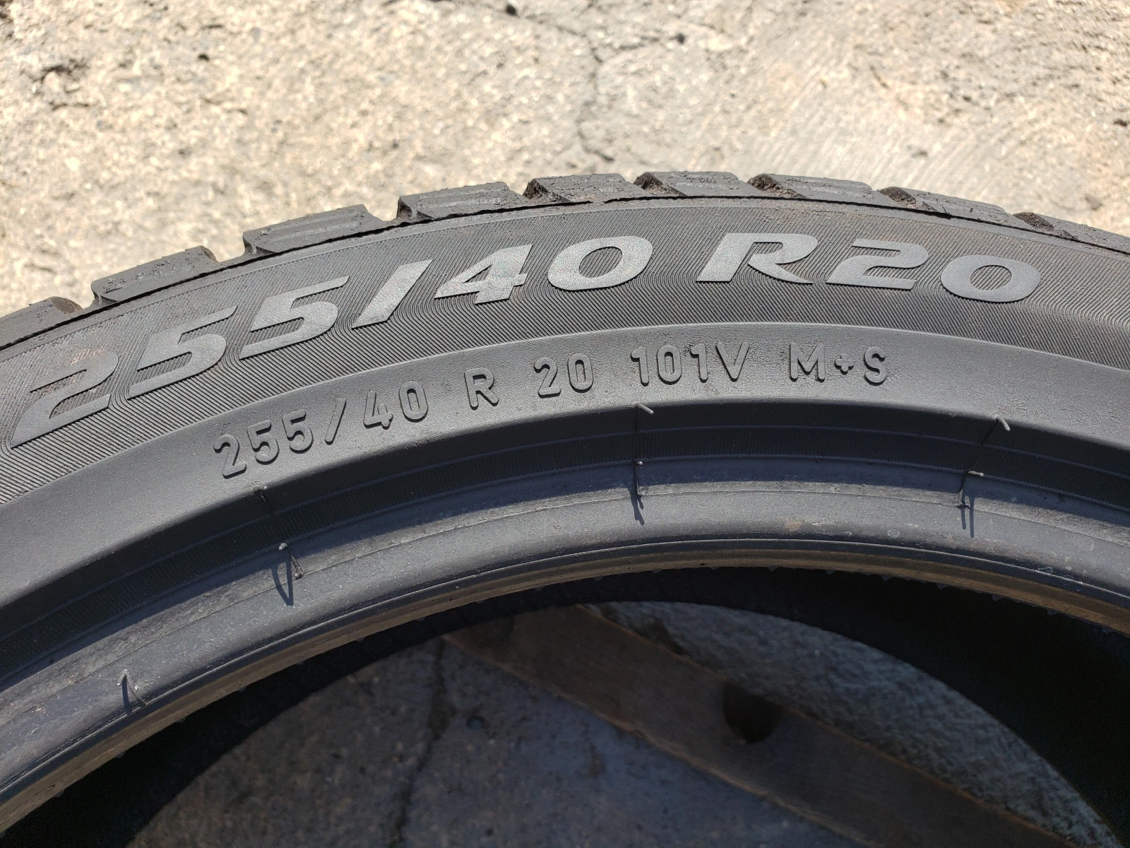 Гуми Зимни 285/35R20, снимка 5 - Гуми и джанти - 56138367