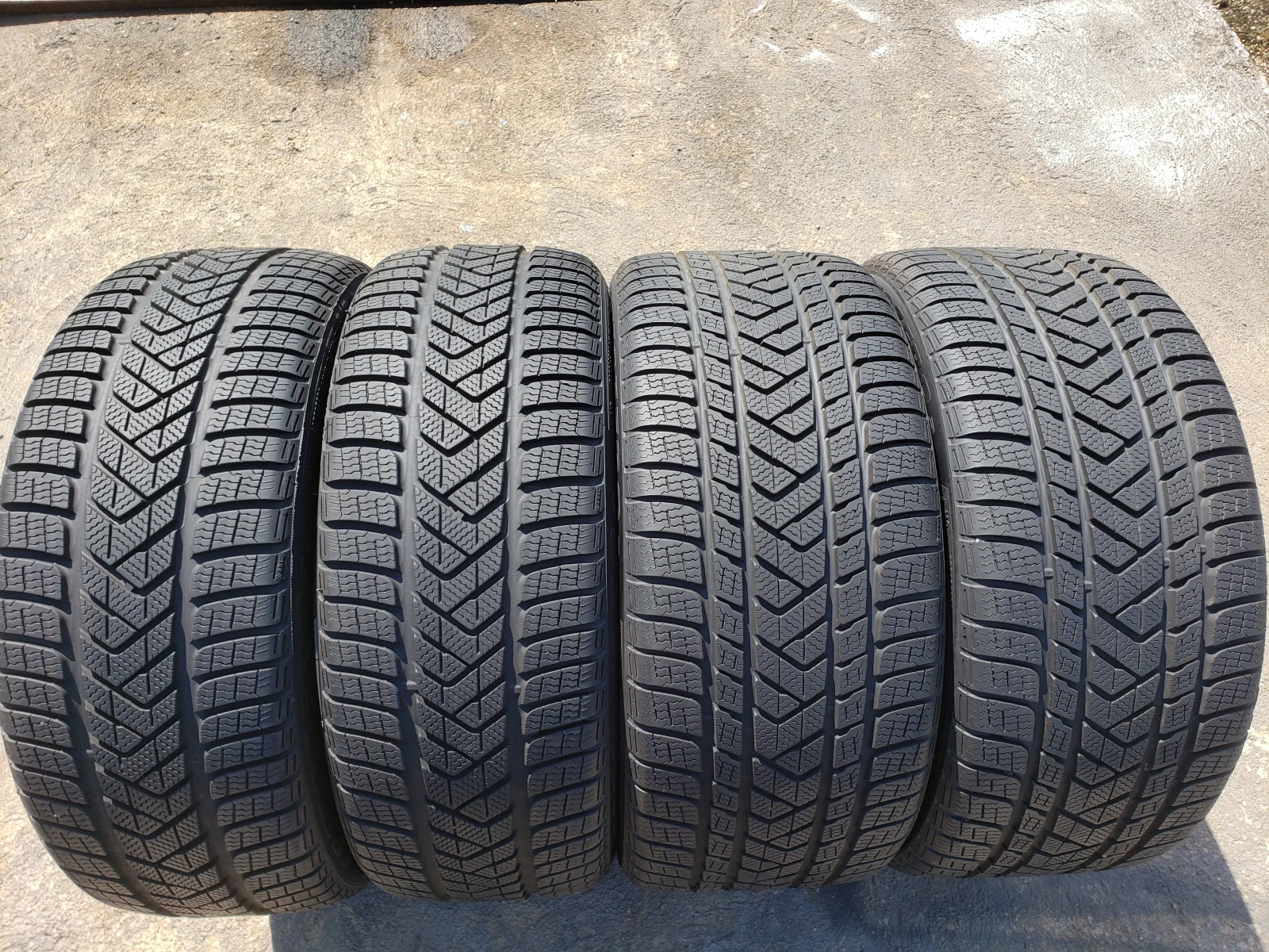 Гуми Зимни 285/35R20, снимка 3 - Гуми и джанти - 56138367