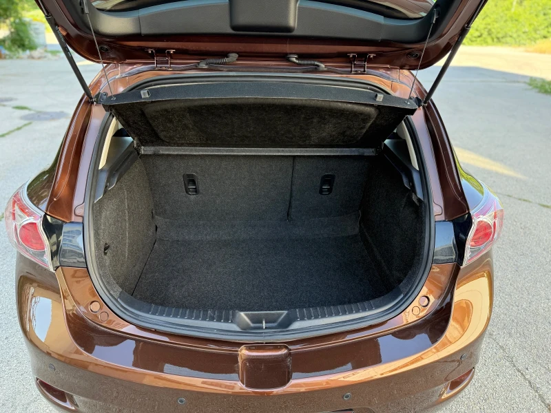 Mazda 3 1.6i FACELIFT , снимка 13 - Автомобили и джипове - 50907217