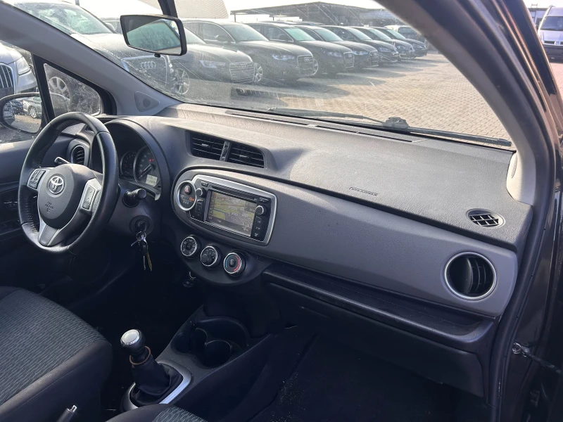 Toyota Yaris 1.0i NAVI/KAMERA EURO 5, снимка 10 - Автомобили и джипове - 52064868