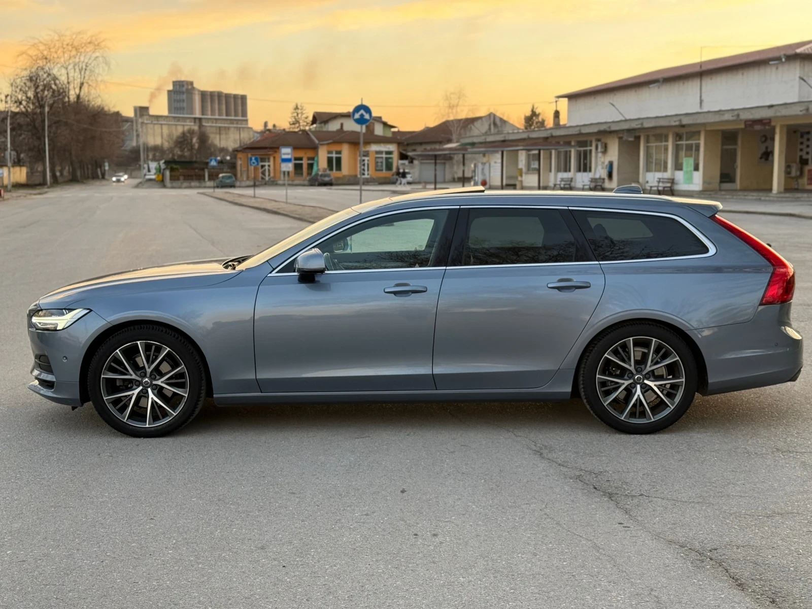 Volvo V90 2.0 D4 - изображение 4