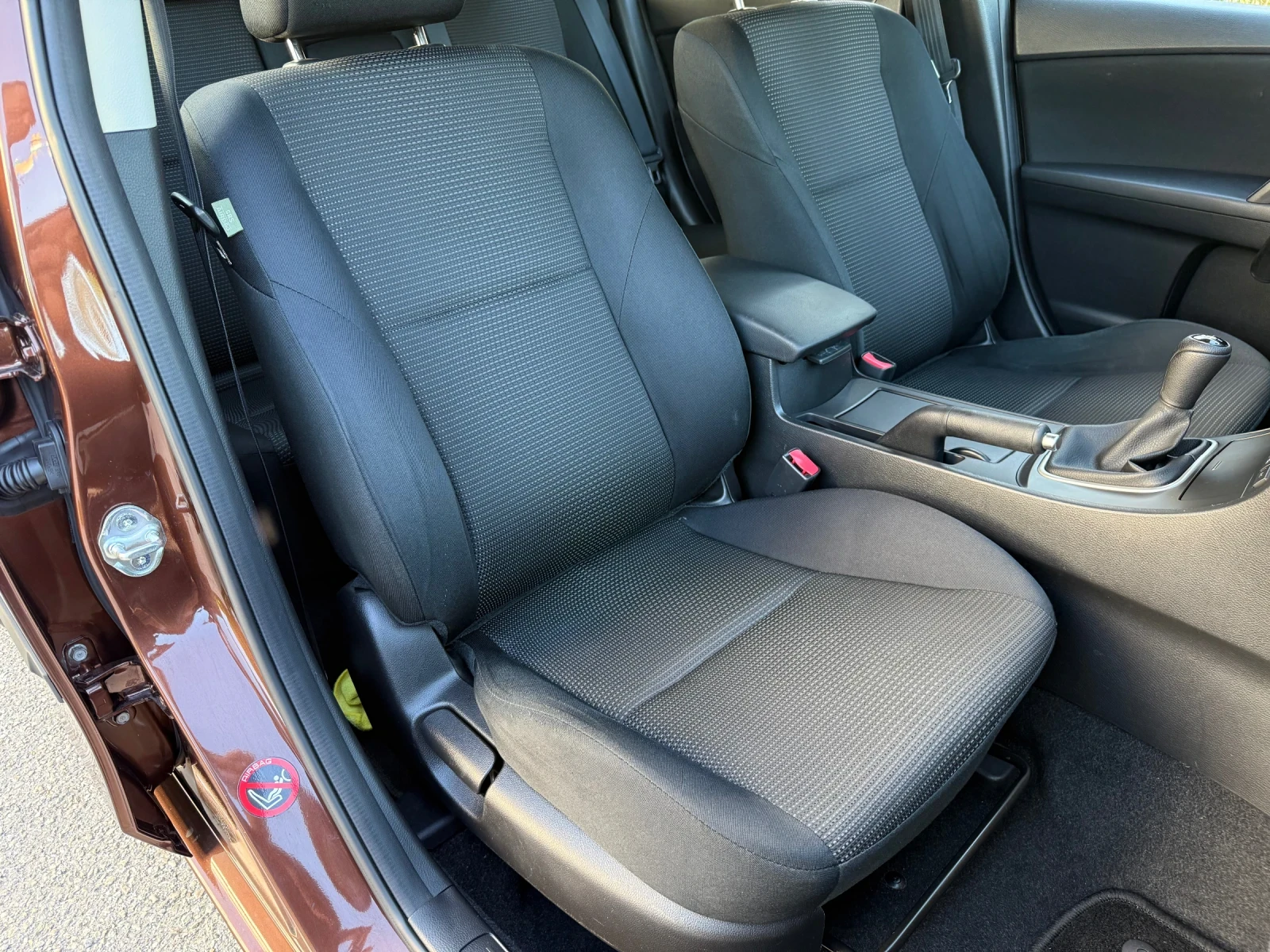 Mazda 3 1.6i FACELIFT  - изображение 9