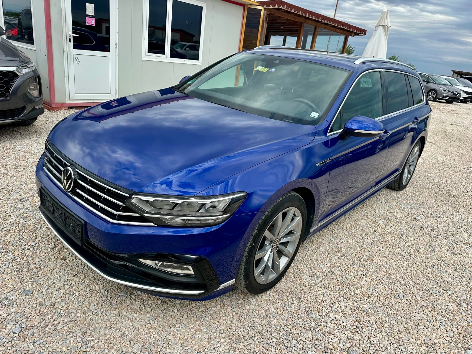 VW Passat 2.0tdi 200кс новия мотор Фейс R-Line - изображение 3
