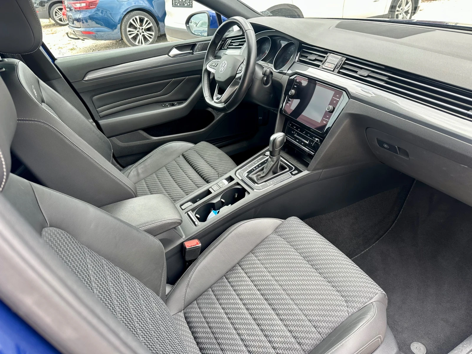 VW Passat 2.0tdi 200кс новия мотор Фейс R-Line - изображение 10
