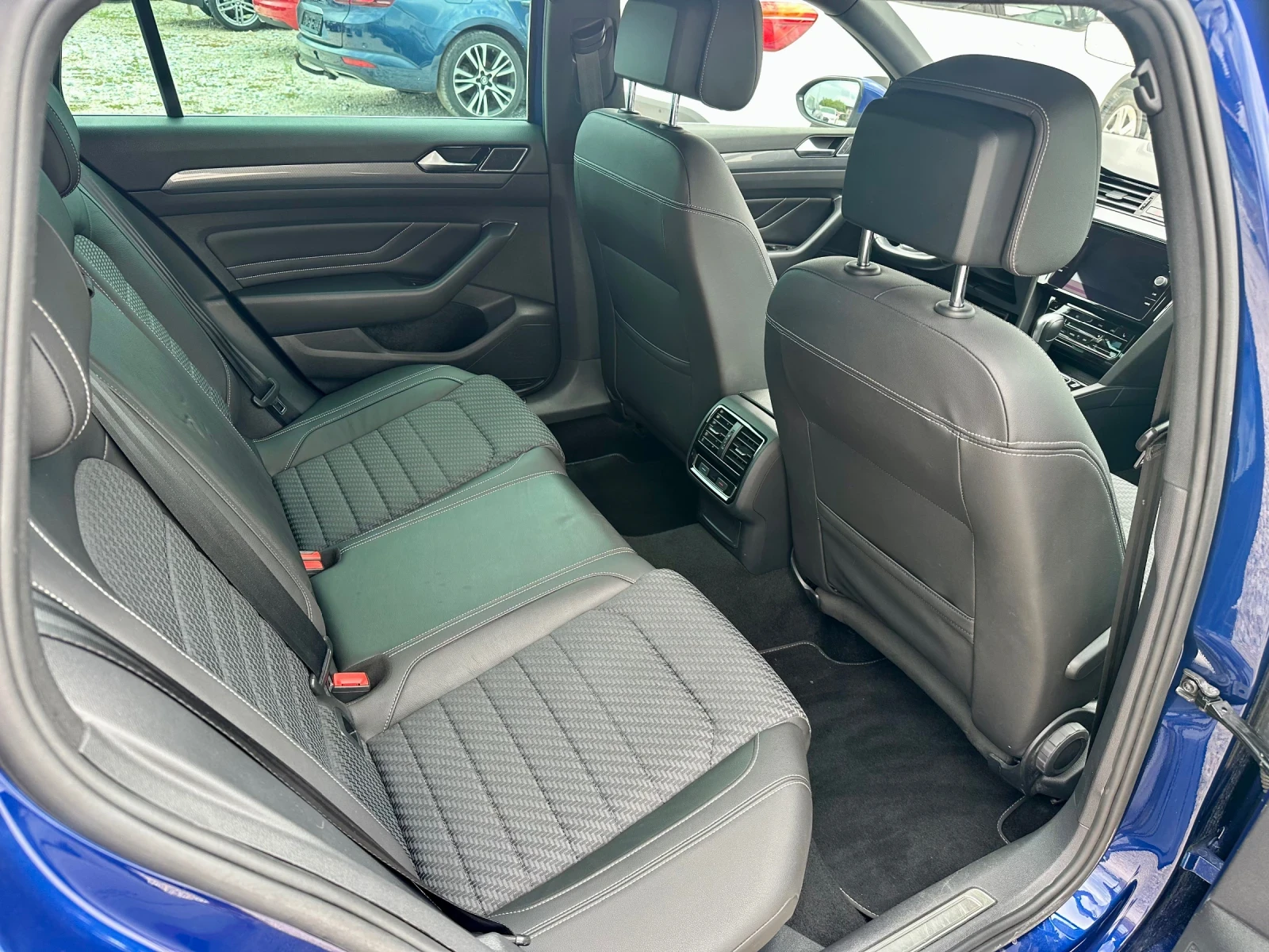VW Passat 2.0tdi 200кс новия мотор Фейс R-Line - изображение 9