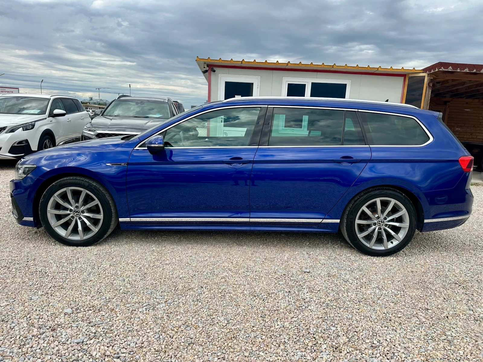 VW Passat 2.0tdi 200кс новия мотор Фейс R-Line - изображение 4