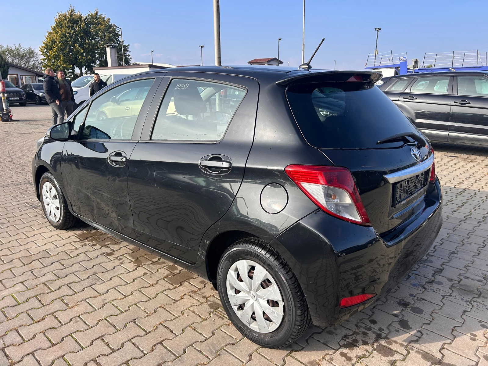 Toyota Yaris 1.0i NAVI/KAMERA EURO 5 - изображение 8