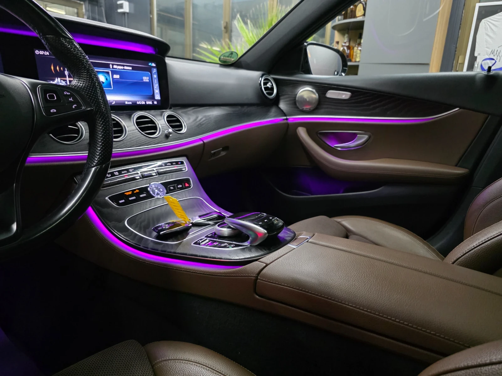 Mercedes-Benz E 350 AMG 4Matik Burmester | Mobile.bg   10