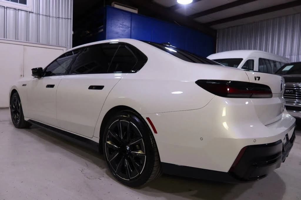 BMW i7 M70 * АвтоКредит* Цена до БГ - изображение 3