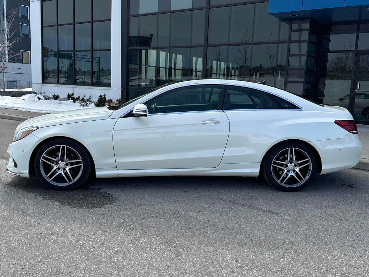 Mercedes-Benz E 400 * CARFAX * ПАНОРАМА* 360 КАМЕРИ*  - изображение 2