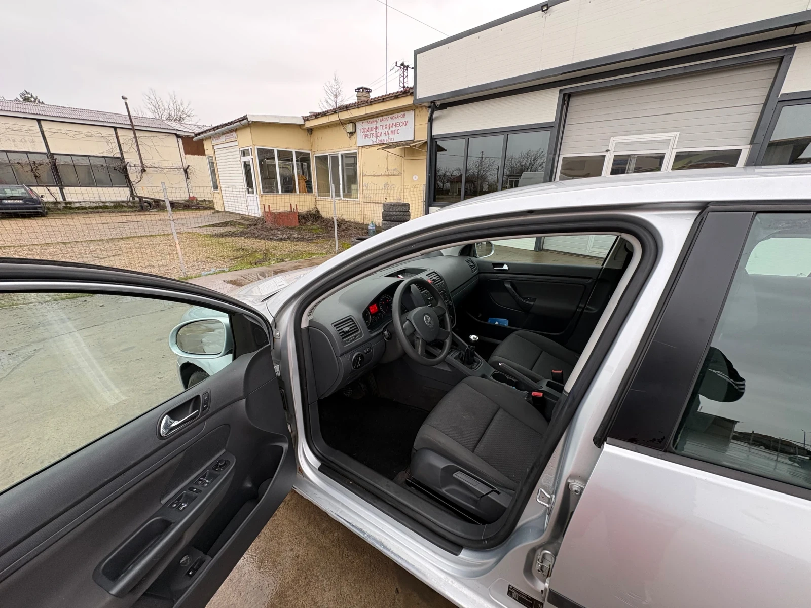 VW Golf 1.9TDI, снимка 6 - Автомобили и джипове - 53745700