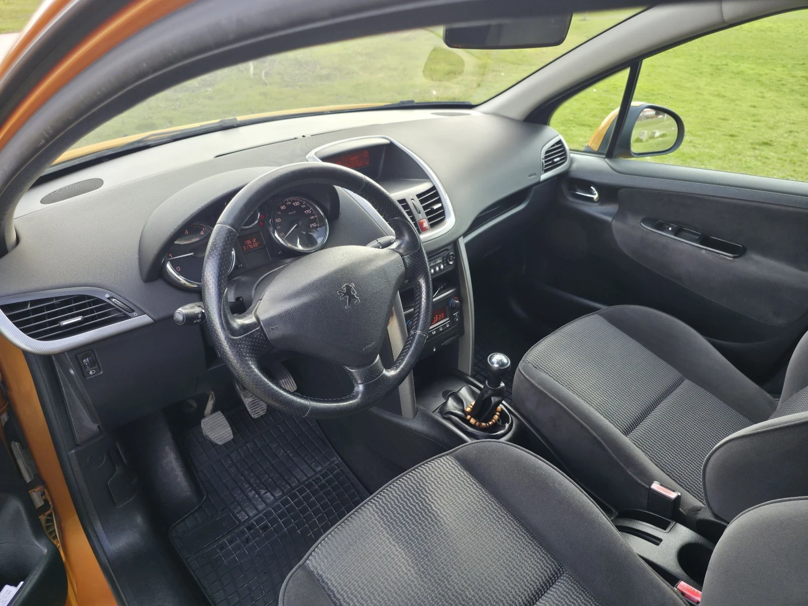 Peugeot 207 1.6 HDI, снимка 8 - Автомобили и джипове - 53894329