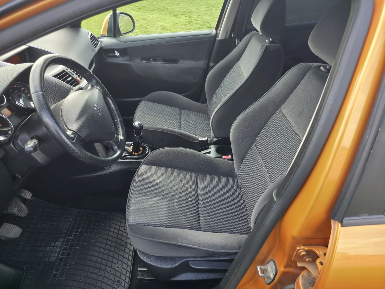 Peugeot 207 1.6 HDI, снимка 9 - Автомобили и джипове - 53894329