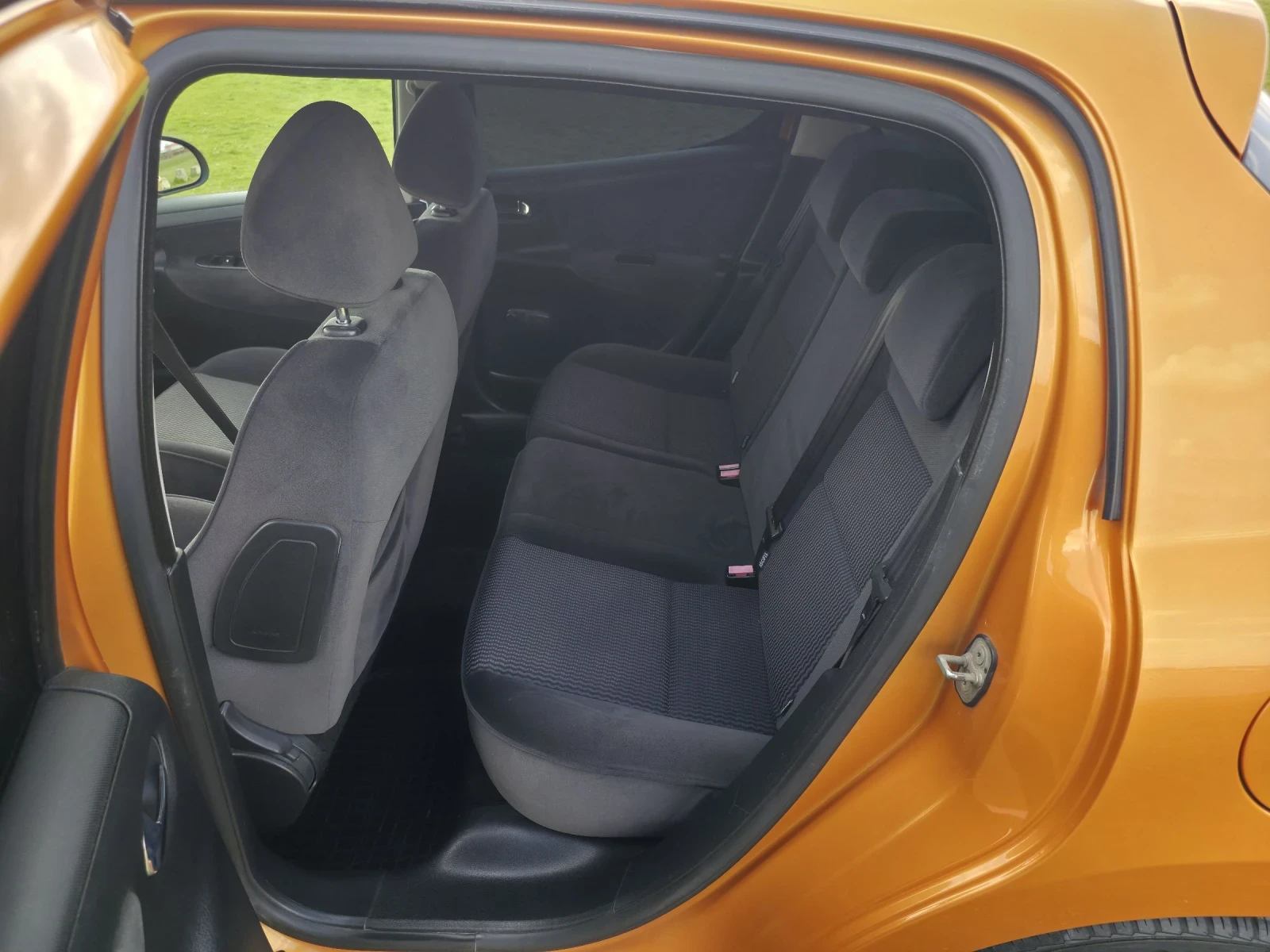 Peugeot 207 1.6 HDI, снимка 10 - Автомобили и джипове - 53894329