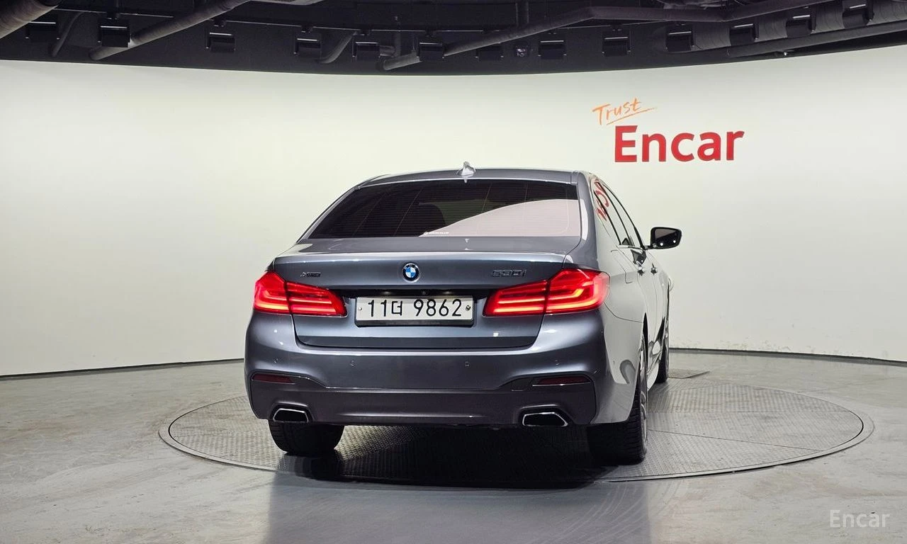 BMW 530 XDRIVE* МПАКЕТ* HEADUP* 360* КАМЕРИ* , снимка 4 - Автомобили и джипове - 54370338