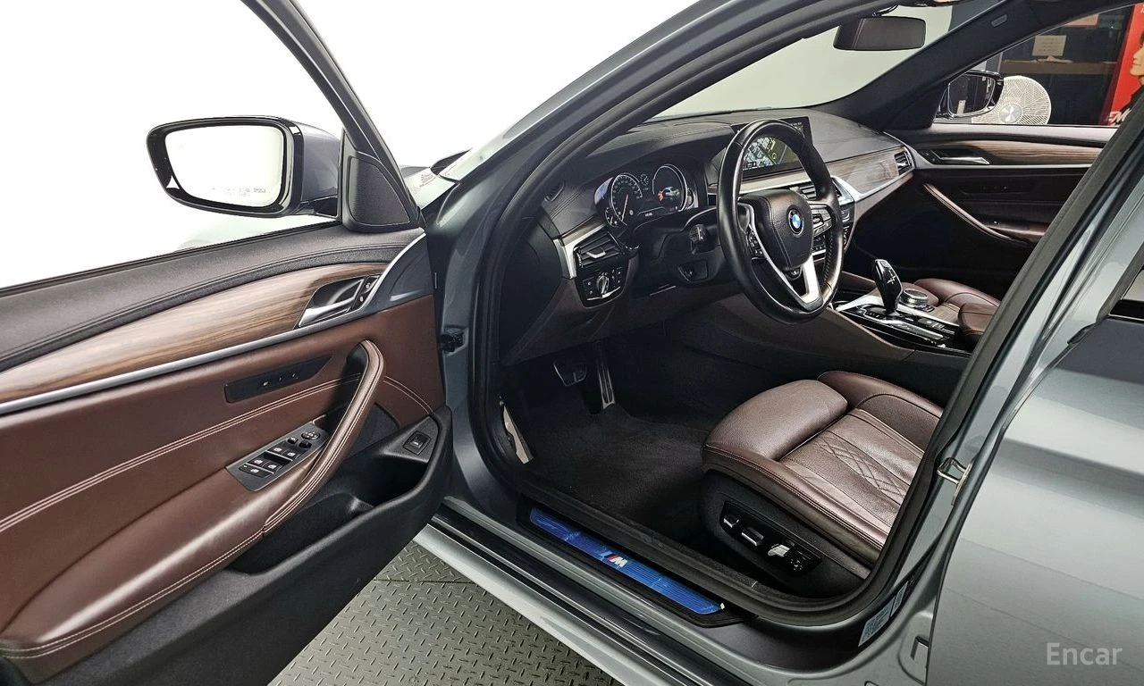 BMW 530 XDRIVE* МПАКЕТ* HEADUP* 360* КАМЕРИ* , снимка 8 - Автомобили и джипове - 54370338