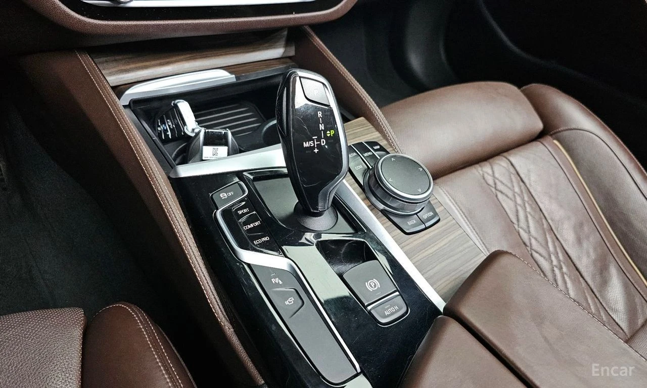 BMW 530 XDRIVE* МПАКЕТ* HEADUP* 360* КАМЕРИ* , снимка 11 - Автомобили и джипове - 54370338