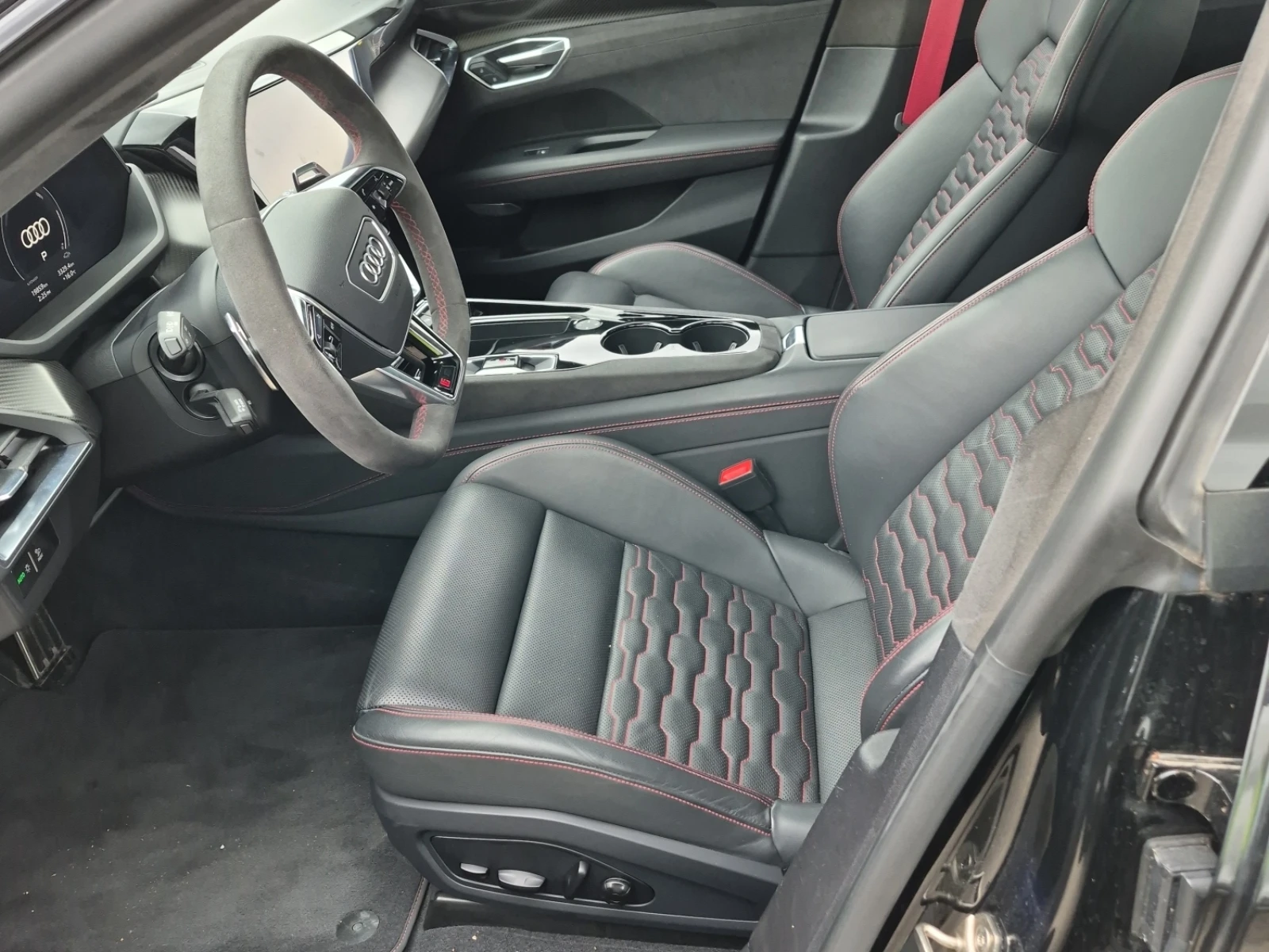 Audi E-Tron GT RS QUATTRO, снимка 10 - Автомобили и джипове - 54643557