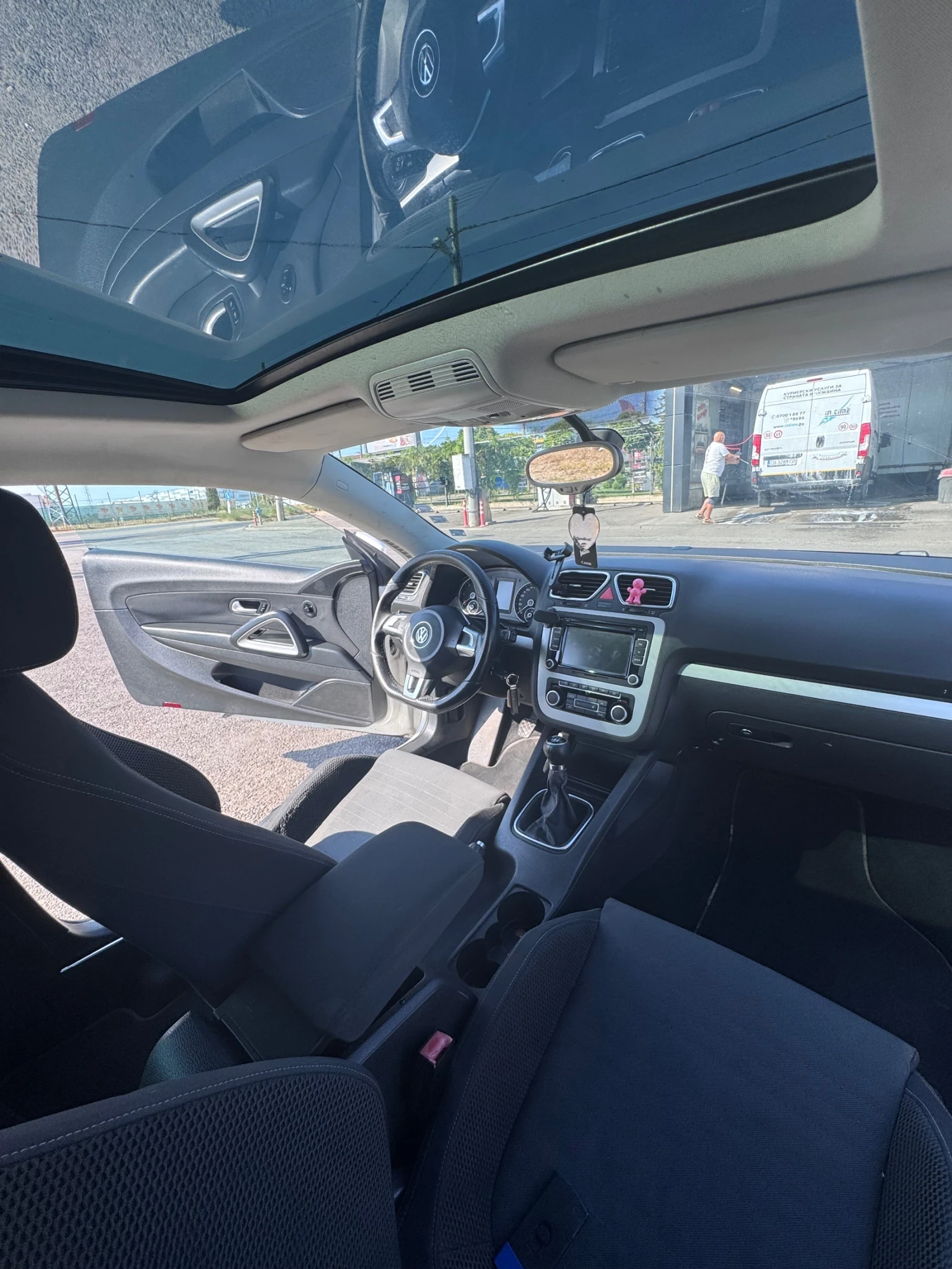 VW Scirocco 2.00 TDI, снимка 11 - Автомобили и джипове - 55779735