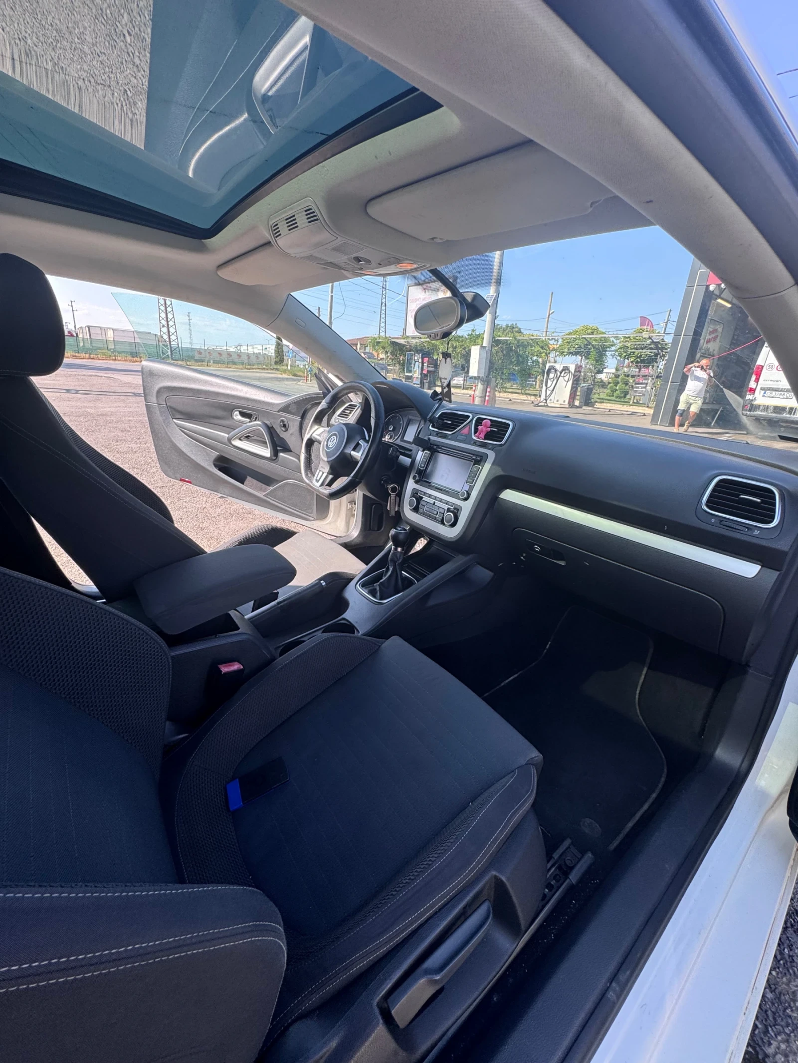 VW Scirocco 2.00 TDI, снимка 10 - Автомобили и джипове - 55779735