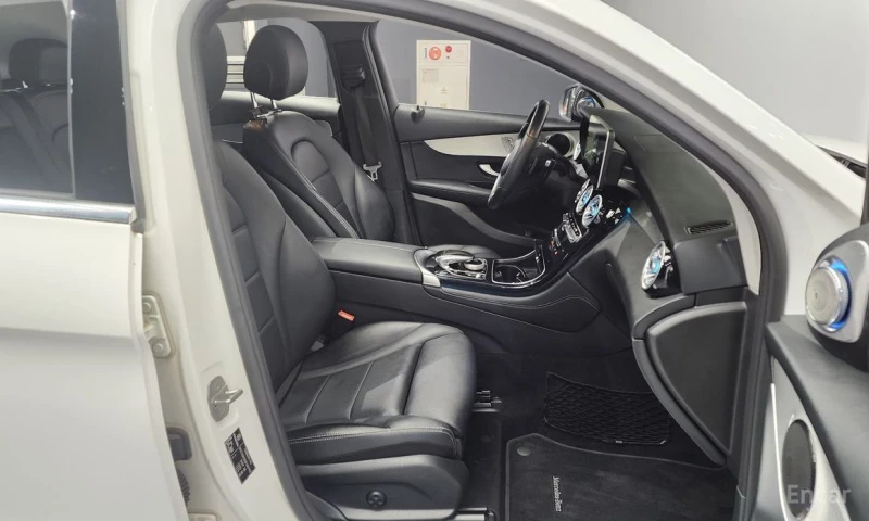 Mercedes-Benz GLC 220, снимка 11 - Автомобили и джипове - 52900129