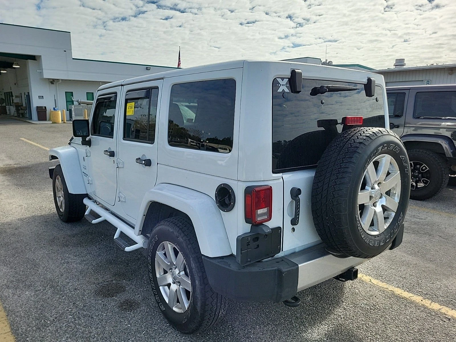 Jeep Wrangler Unlimited Sahara - изображение 2