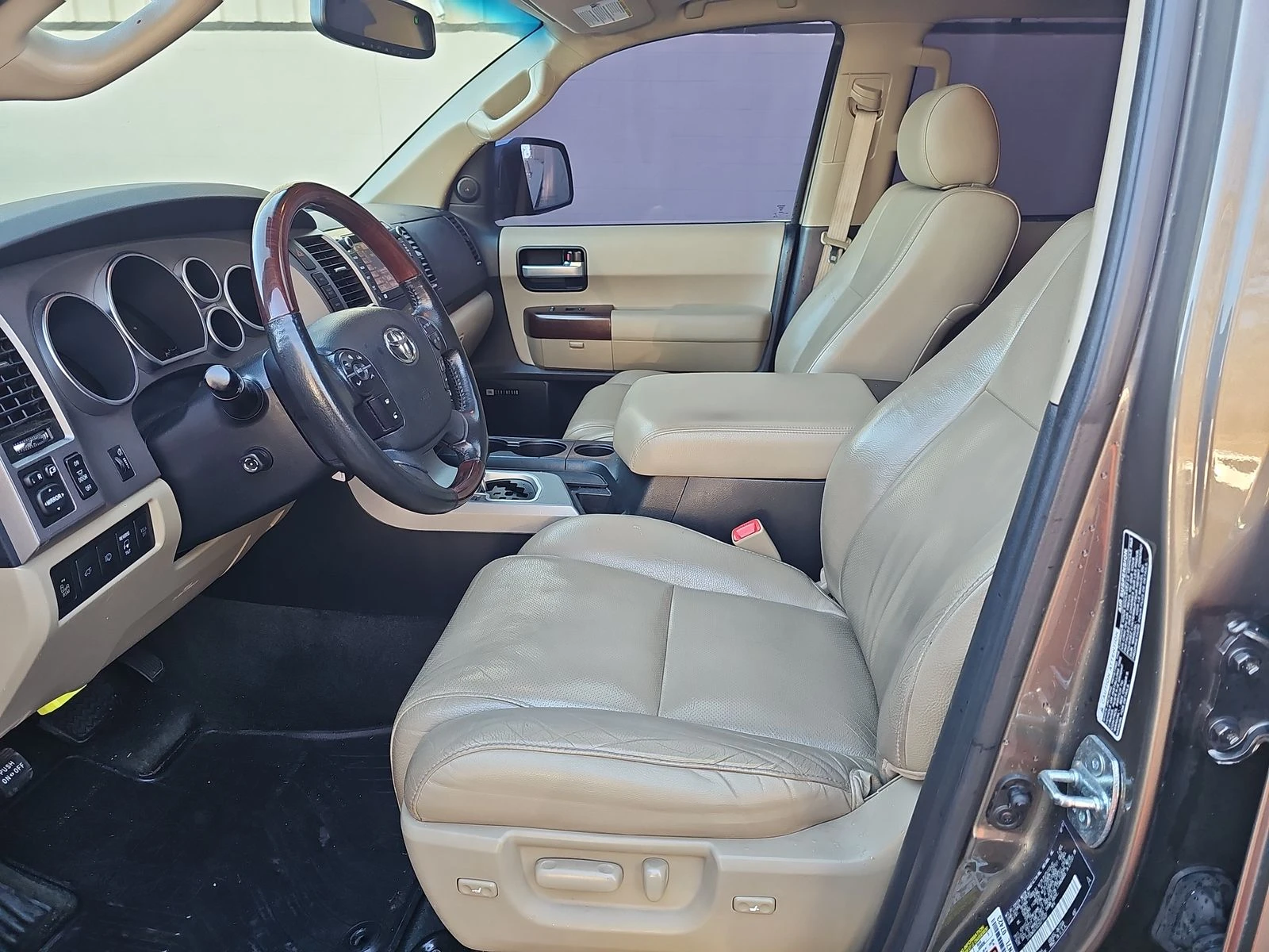 Toyota Sequoia PLATINUM 5.7 Камера* JBL* М.Точка* Кожа* Дистроник - изображение 8