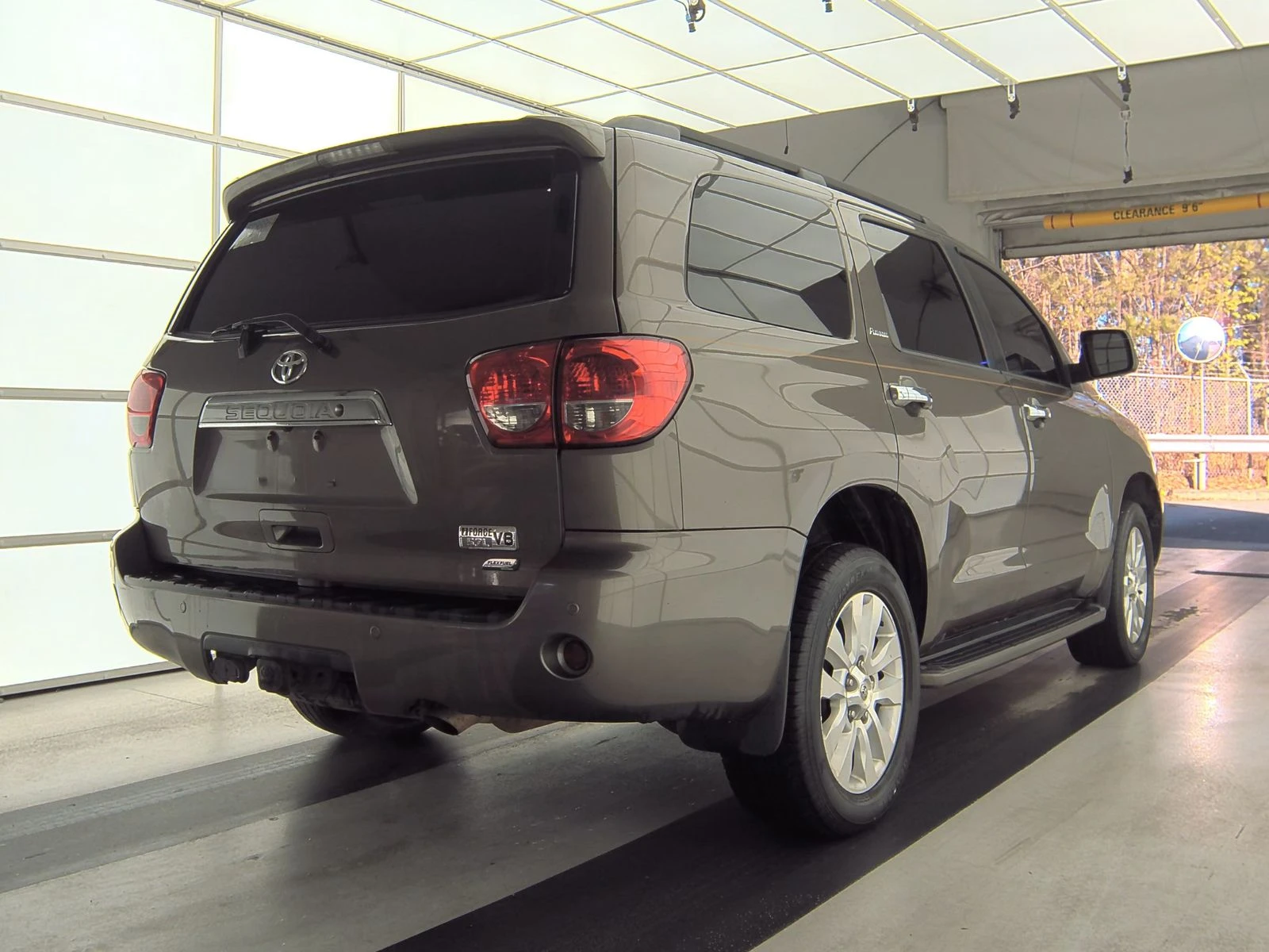 Toyota Sequoia PLATINUM 5.7 Камера* JBL* М.Точка* Кожа* Дистроник - изображение 4