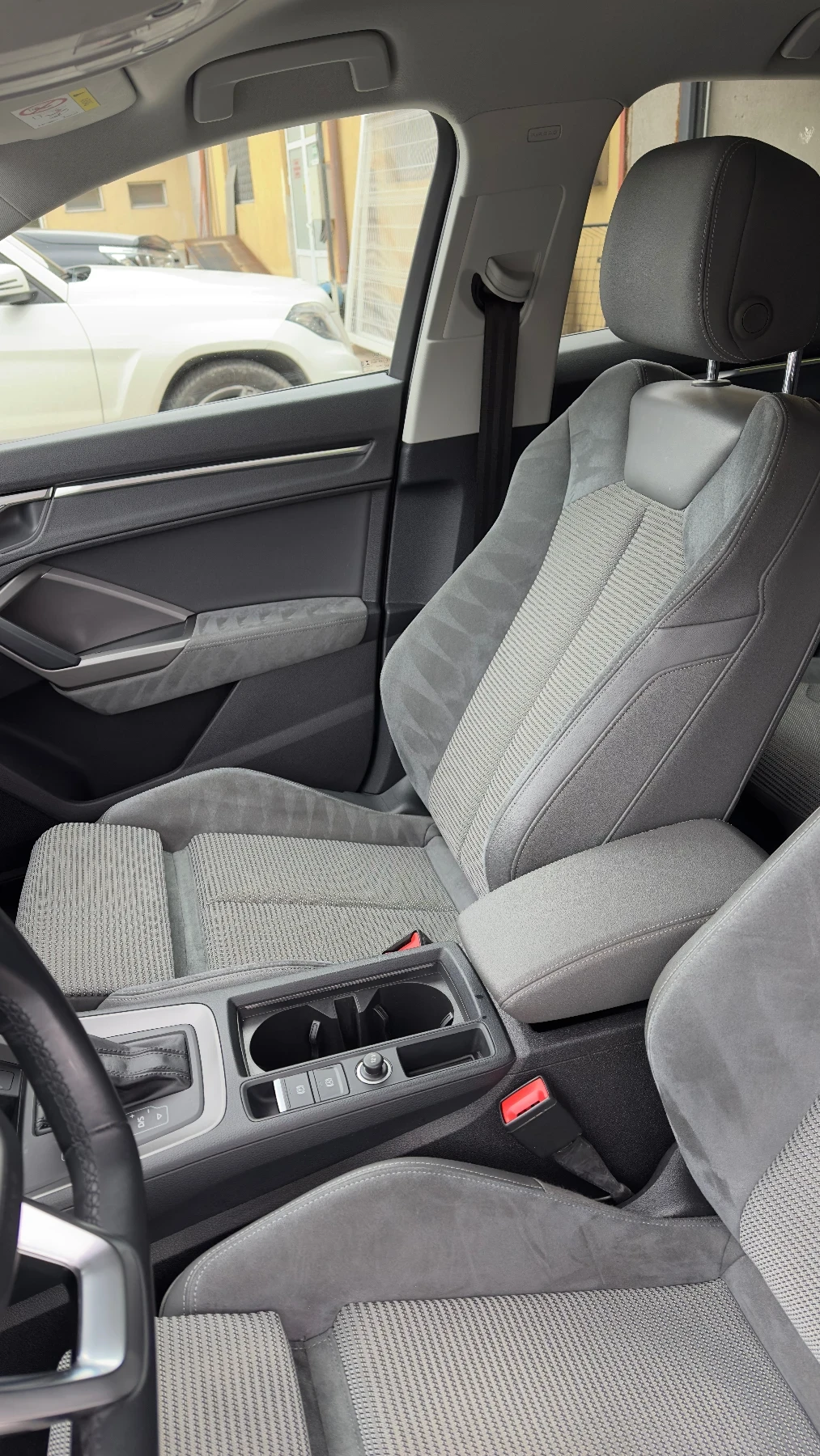 Audi Q3 Sportback 4.0 TFSI QUATTRO, снимка 8 - Автомобили и джипове - 54013876