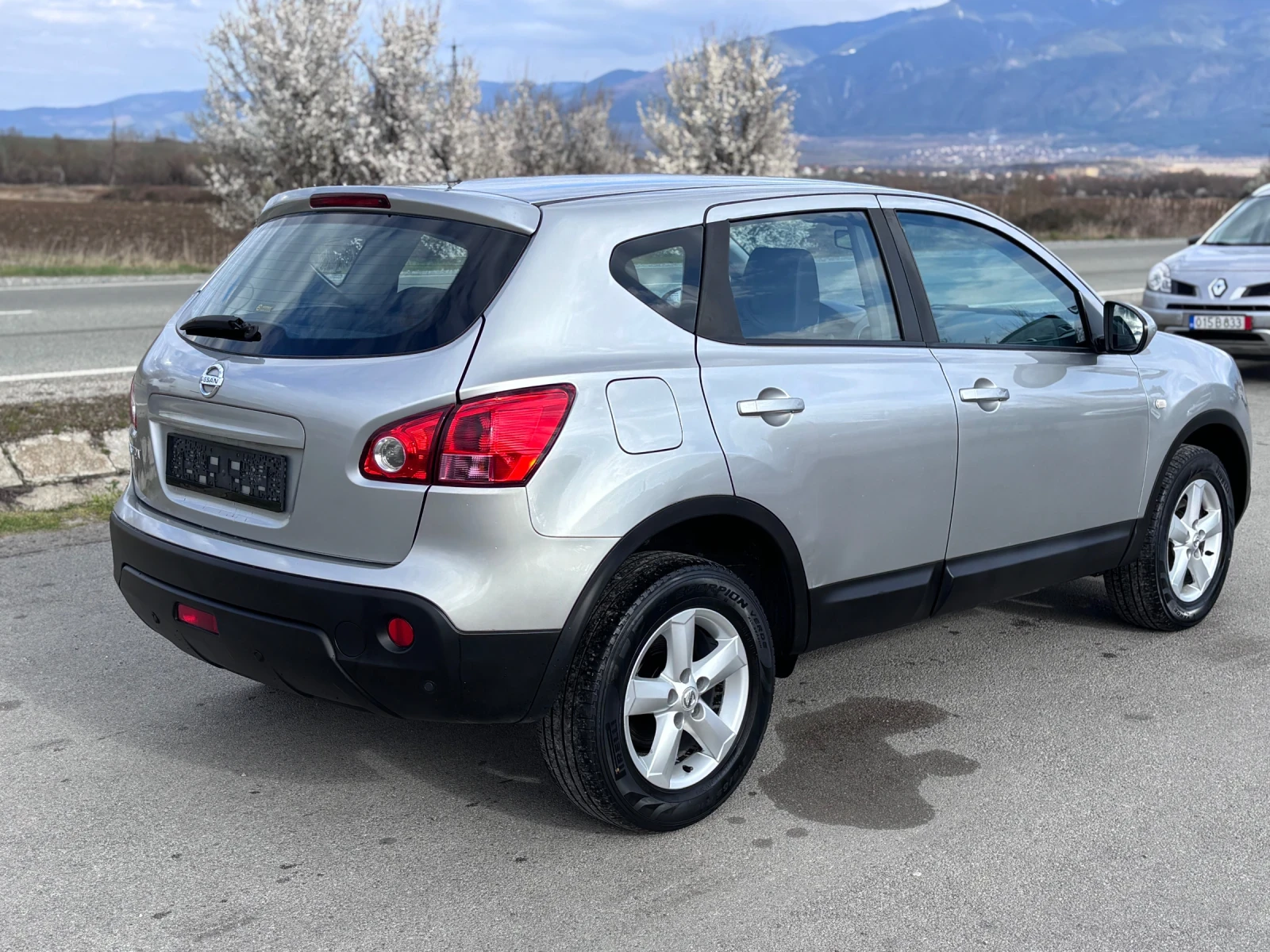 Nissan Qashqai 2.0 i 4х4, снимка 4 - Автомобили и джипове - 54036383