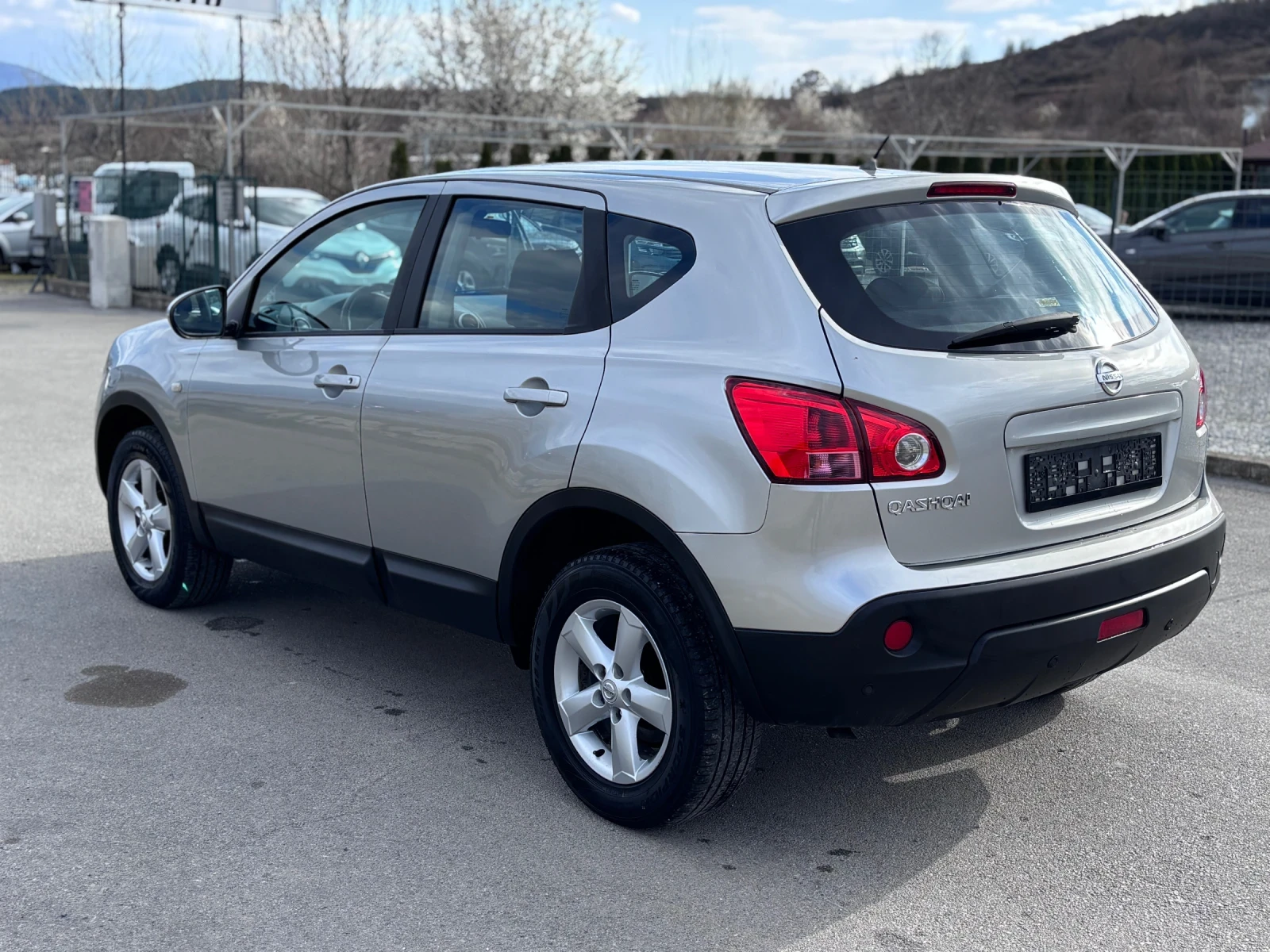 Nissan Qashqai 2.0 i 4х4, снимка 3 - Автомобили и джипове - 54036383