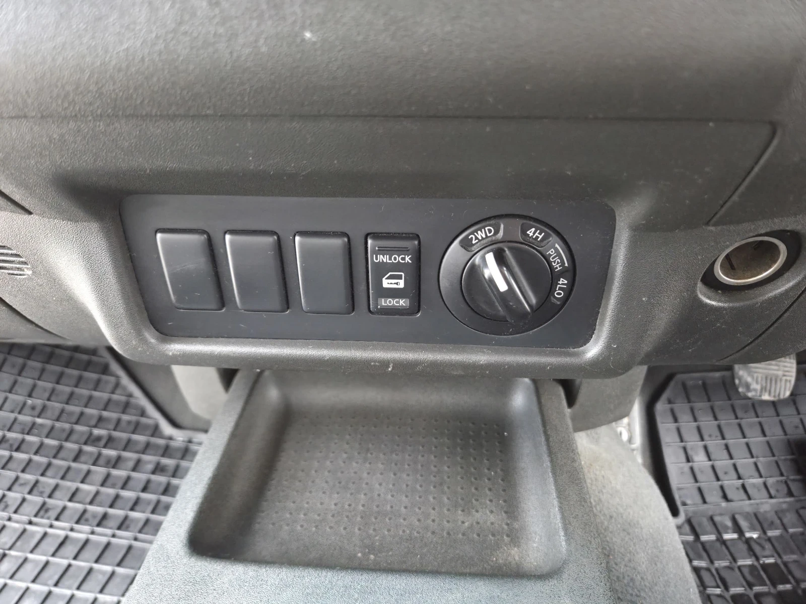 Nissan Navara, снимка 11 - Автомобили и джипове - 55155162