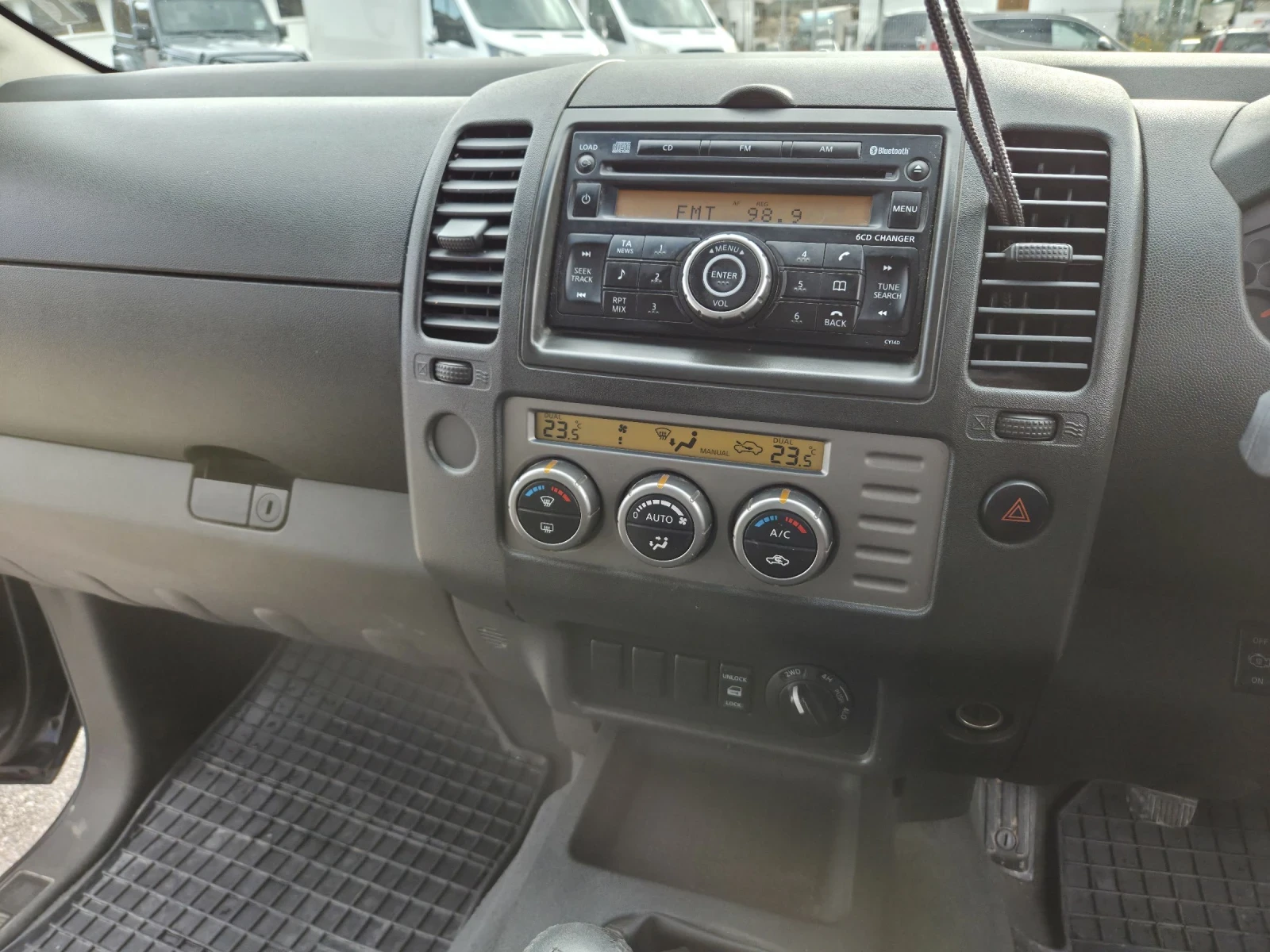 Nissan Navara, снимка 15 - Автомобили и джипове - 55155162