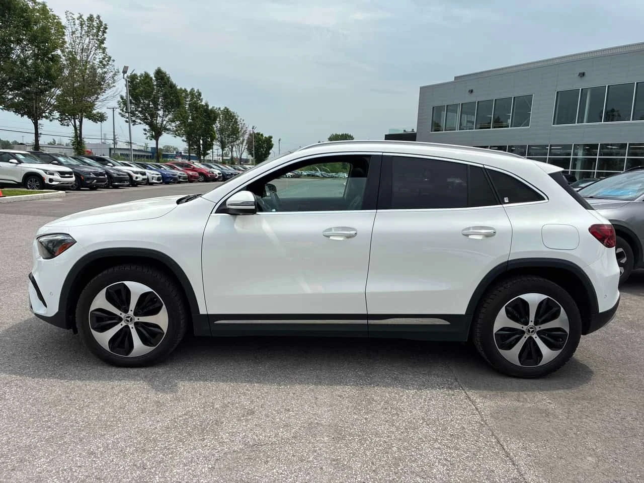 Mercedes-Benz GLA * 250 * CARFAX * БЕЗ ПЪРВОНАЧАЛНА ВНОСКА, снимка 2 - Автомобили и джипове - 55330076