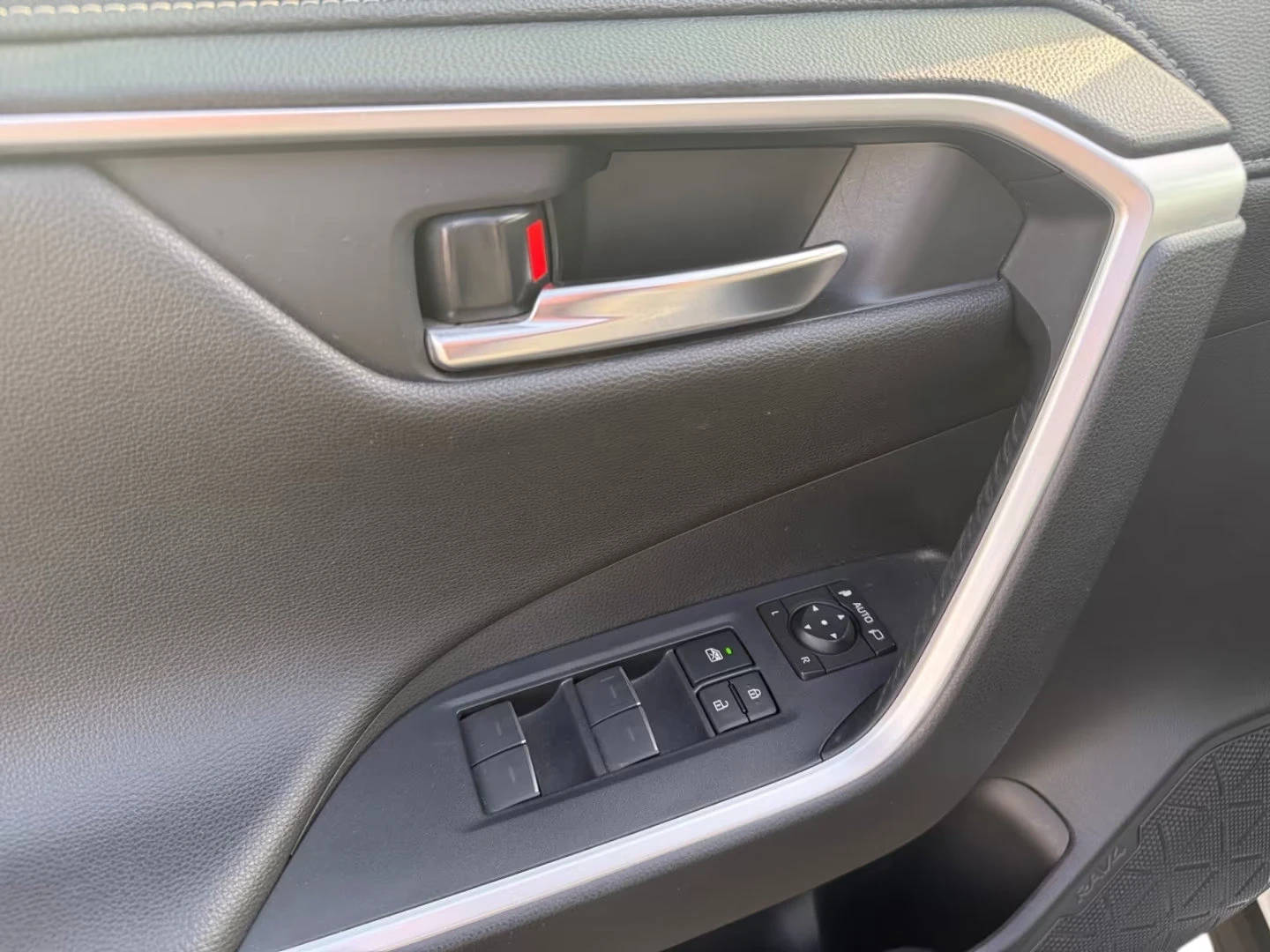 Toyota Rav4 HEV/218HP/CAM/NAVI/LED/CPLAY/KLESS/512q | Mobile.bg � ����������� 12