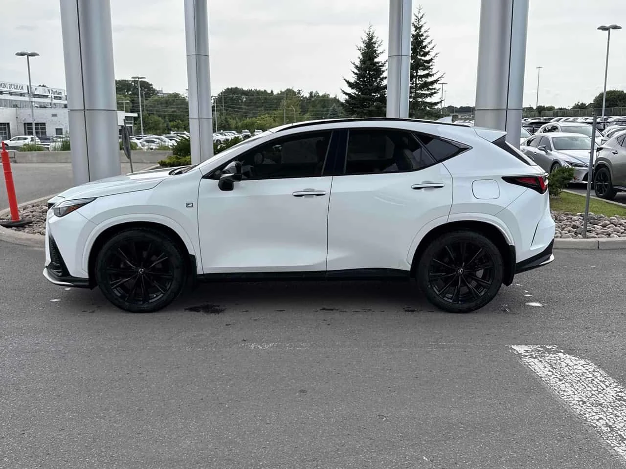Lexus NX * 350 * DISTRONIC* ОБДУХВАНЕ* ПАНОРАМА* , снимка 2 - Автомобили и джипове - 55466359