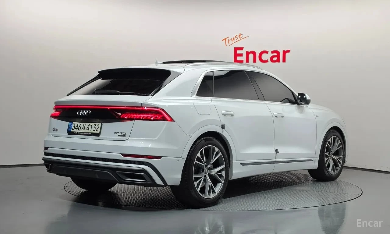 Audi Q8 / 50 TDI / МАСАЖИ / ДИСТРОНИК / ОБДУХВАНЕ, снимка 2 - Автомобили и джипове - 56099075