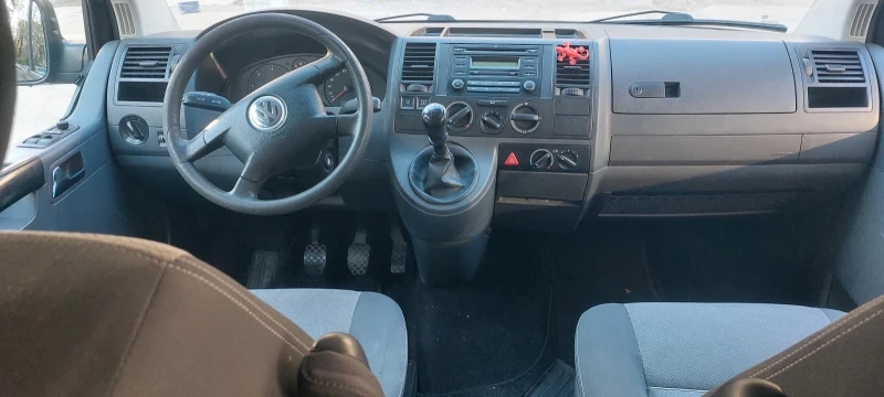 VW Multivan 1, 9 TDI Швейцария, снимка 4 - Бусове и автобуси - 52014624