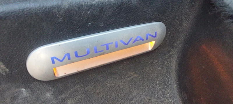 VW Multivan 1, 9 TDI Швейцария, снимка 9 - Бусове и автобуси - 52014624