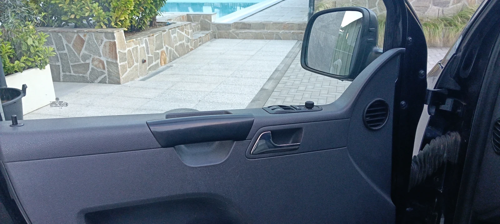 VW Multivan 1, 9 TDI Швейцария, снимка 12 - Бусове и автобуси - 54623433