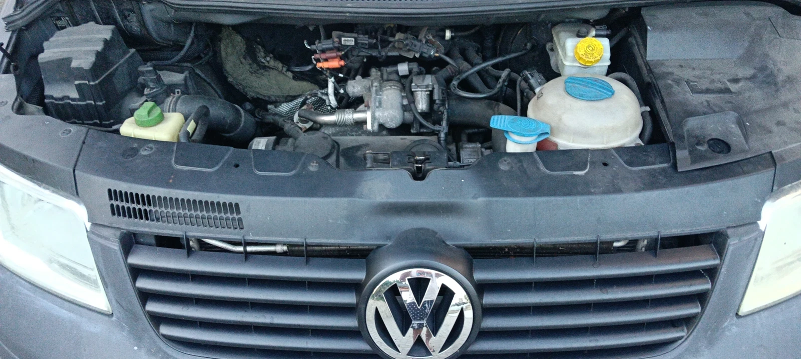 VW Multivan 1, 9 TDI Швейцария, снимка 15 - Бусове и автобуси - 54623433